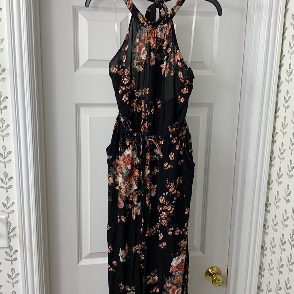 Staccato Size Small black floral jumper with lined pants
